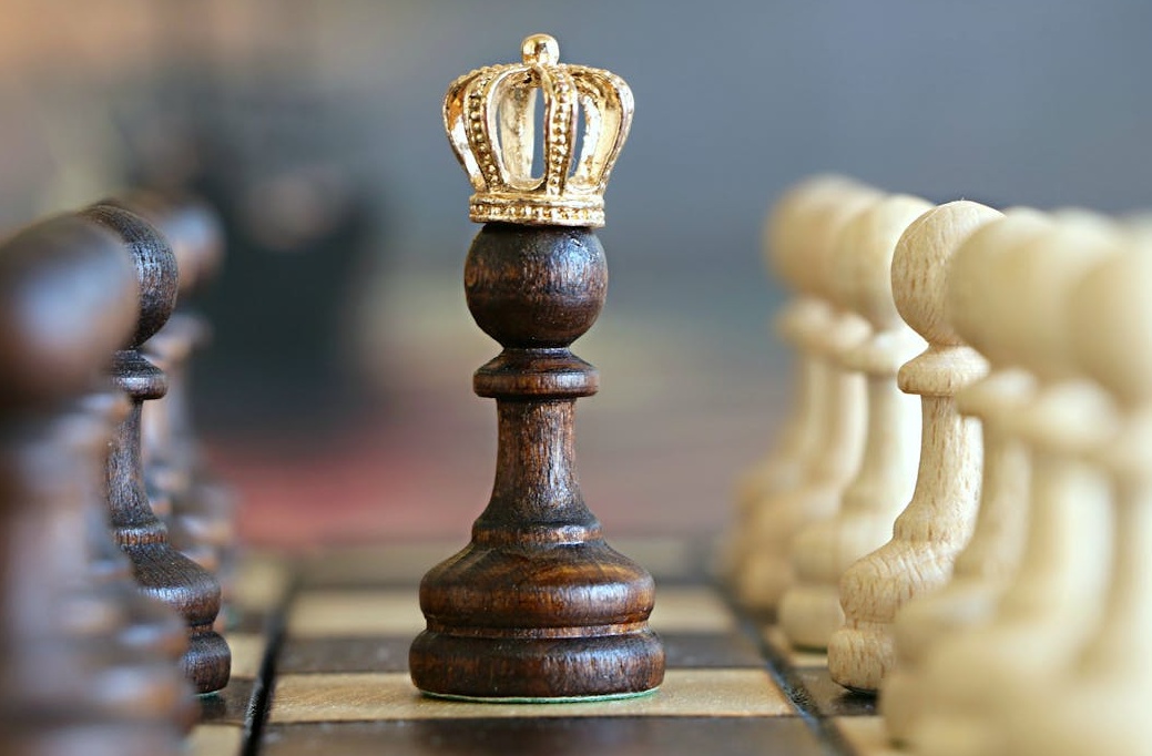 一副国际象棋棋盘，象征着需要深思熟虑的TikTok增长策略