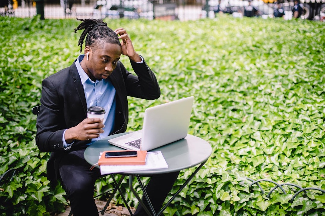 通过社交媒体引流实现快速刷油管评论