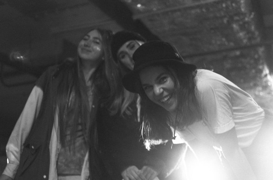 一位充满活力的创作者正在对着手机录制TikTok舞蹈，周围环境充满创意氛围