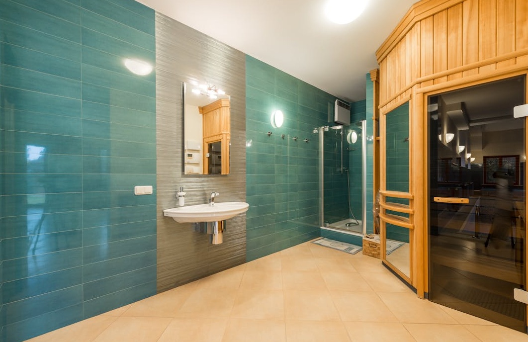 一位内容创作者正在使用专业设备拍摄高质量的Instagram视频