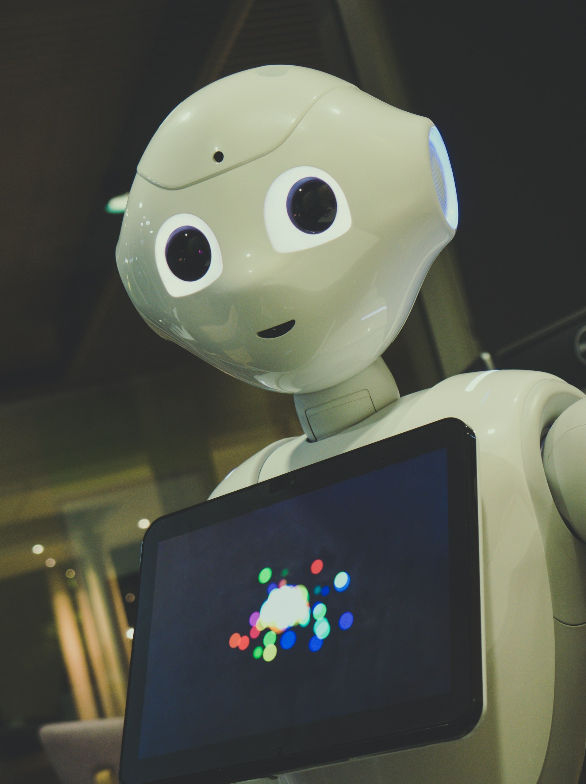 代表Facebook人工智能算法的未来派机器人插图