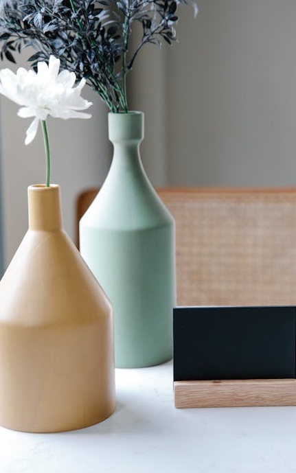 一个金色的品质认证标志，象征着优质推特粉丝的重要性