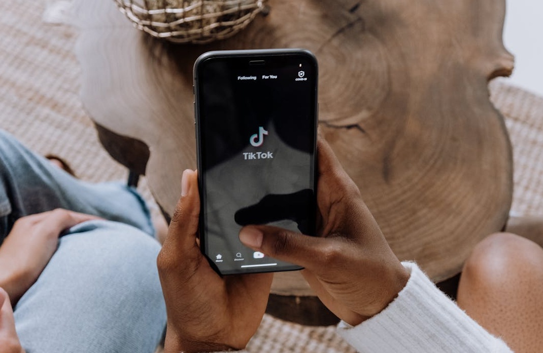 拥有高浏览量的TikTok视频界面