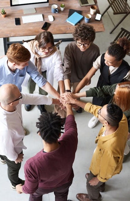 团队协作选择最佳的Facebook粉丝增长服务