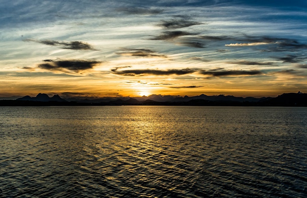 一个代表安全和隐私的挂锁图标