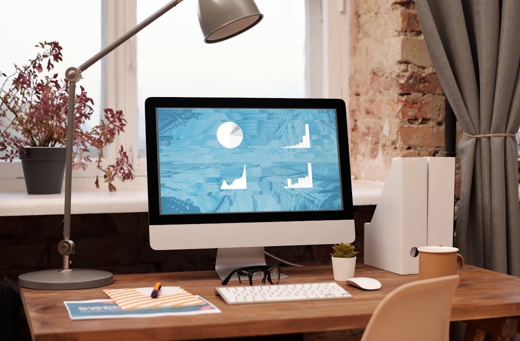 团队正在进行社交媒体营销策略规划