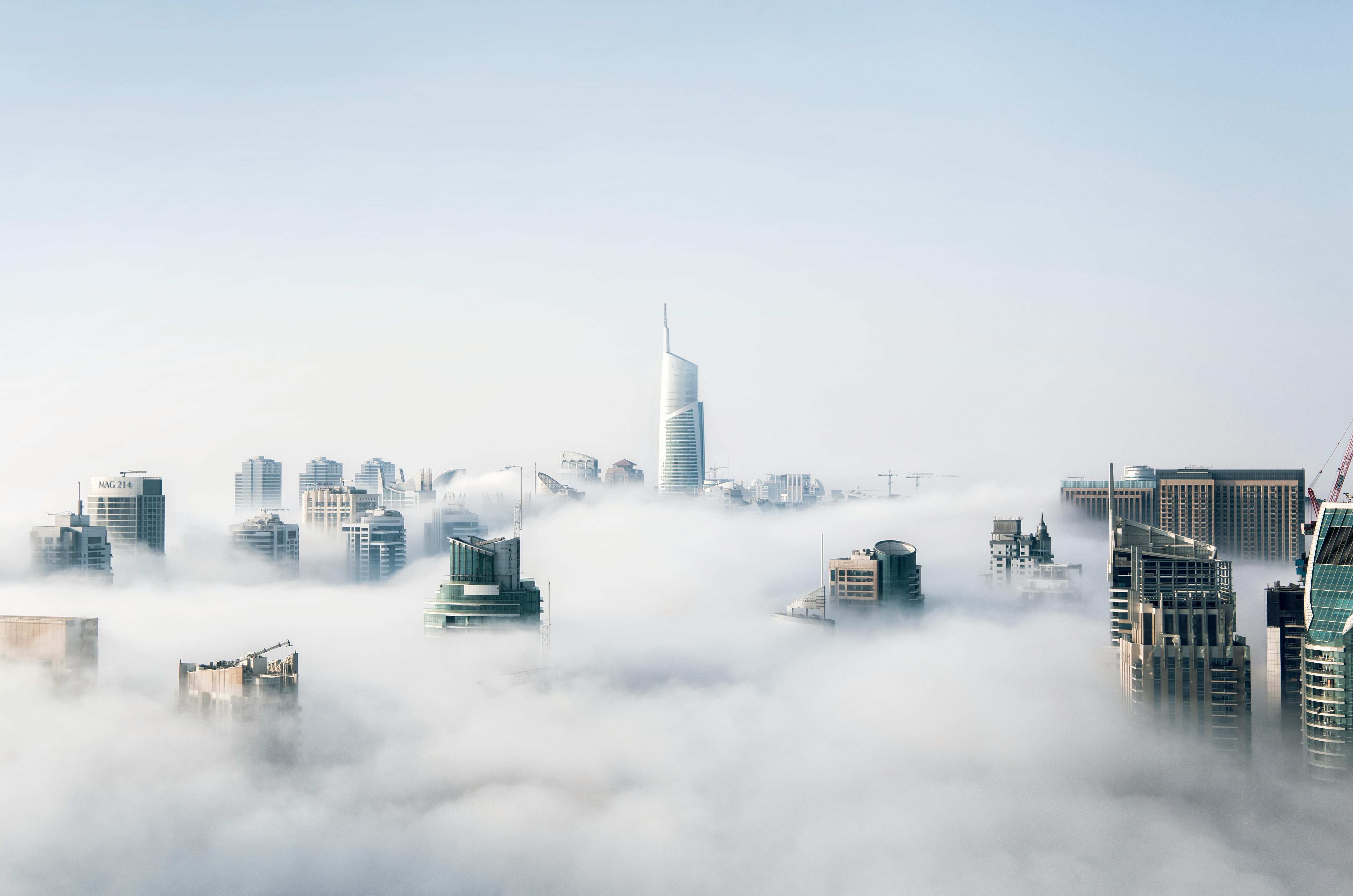 一个代表数据网络和流量分发的抽象视觉图