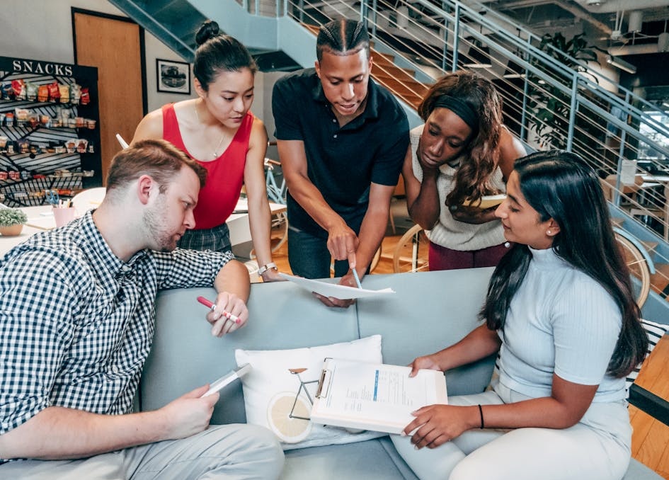 TikTok数据分析图表显示浏览量呈指数级增长