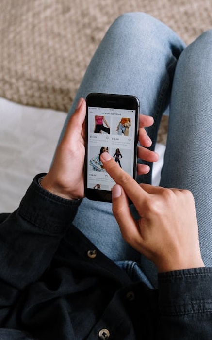 2025年TikTok复杂且智能的推荐算法网络示意图