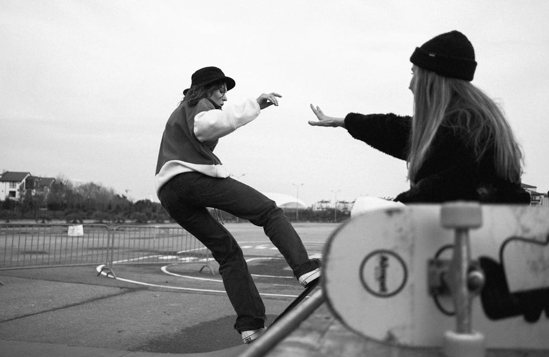 内容创作者正在策划优质TikTok视频