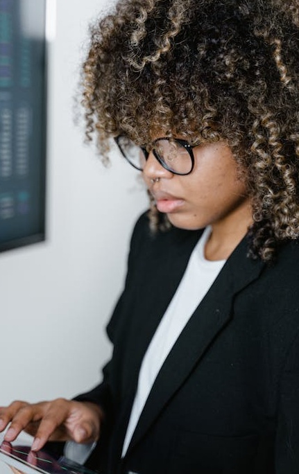 用户通过Facebook页面上的智能聊天机器人进行互动