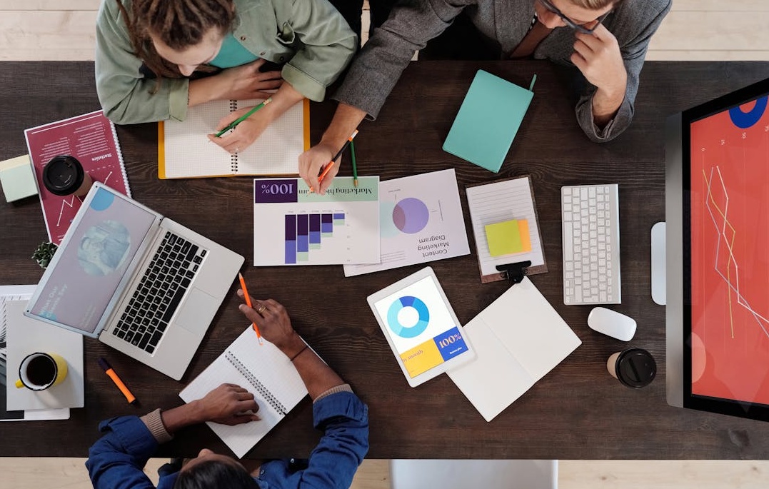 一张展示脸书粉丝数量快速增长的图表，说明了刷脸书粉带来的社会认同感