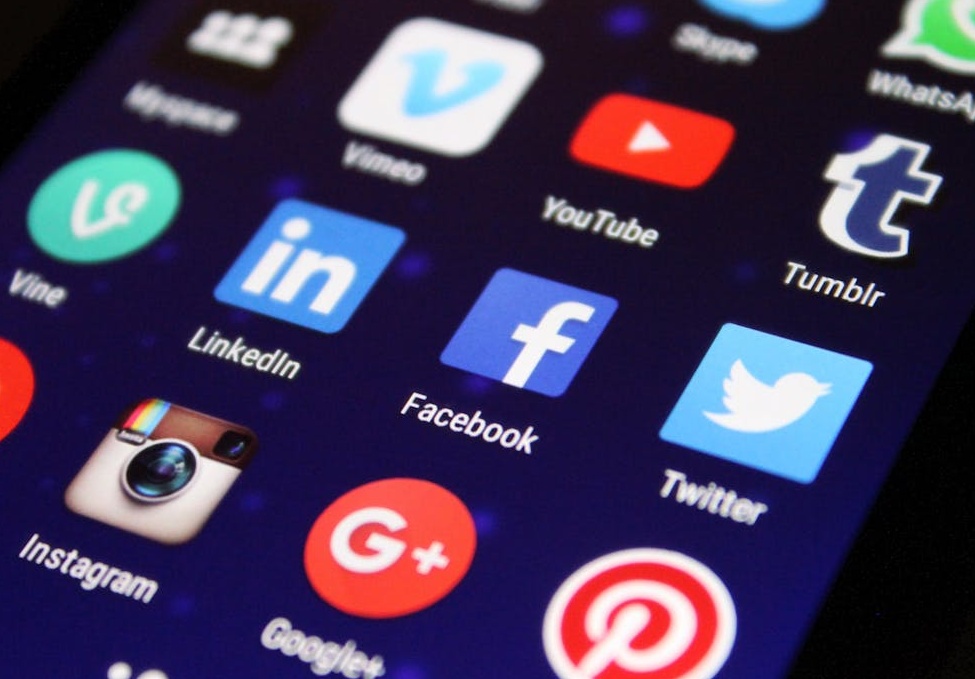 Facebook帖子评论互动爆炸式增长示意图