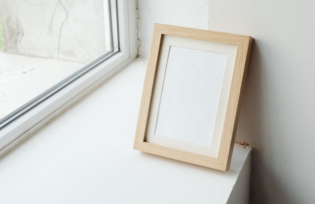 TikTok界面展示了高点赞数的视频，体现了社交认同的重要性