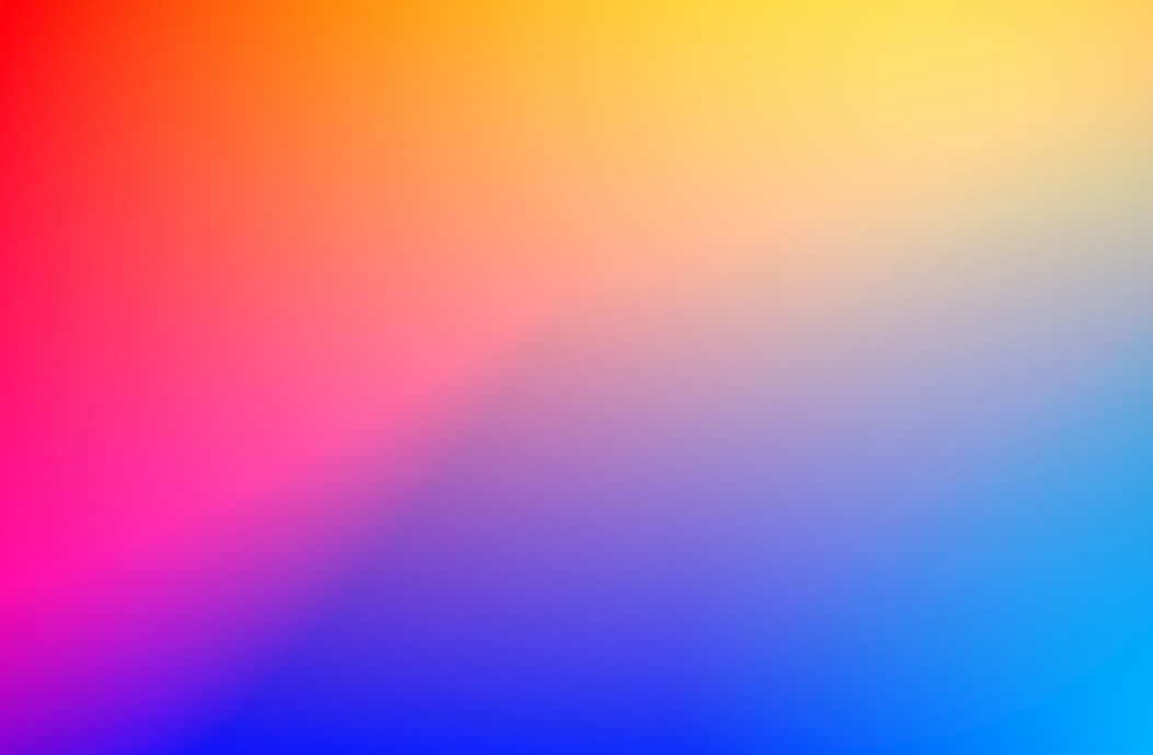 一个人正在笔记本电脑上分析数据图表，旁边放着一部显示TikTok界面的手机，代表着数据驱动的TikTok运营策略。