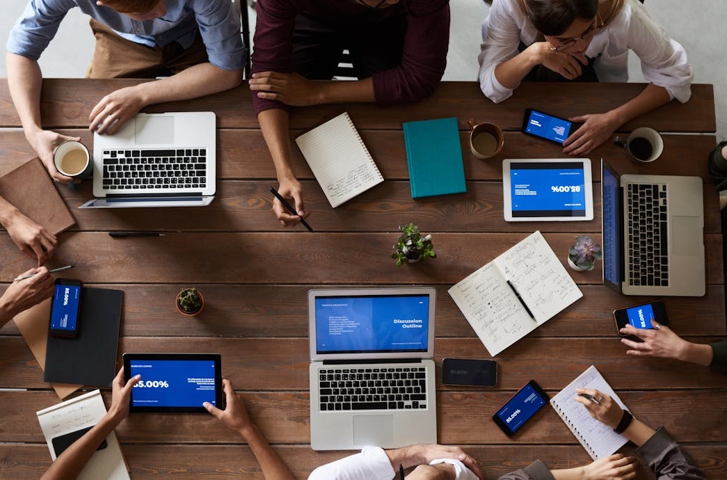 使用辅助工具和服务作为Twitter视频评论增长策略的一部分