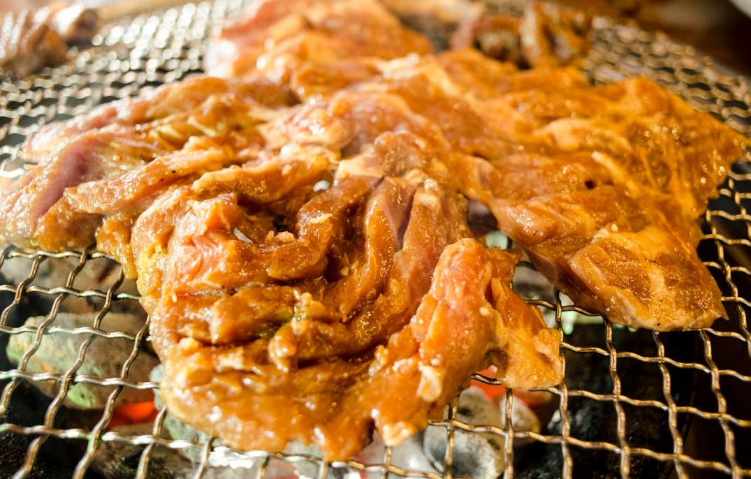 Instagram视频下方充满活跃评论的界面展示