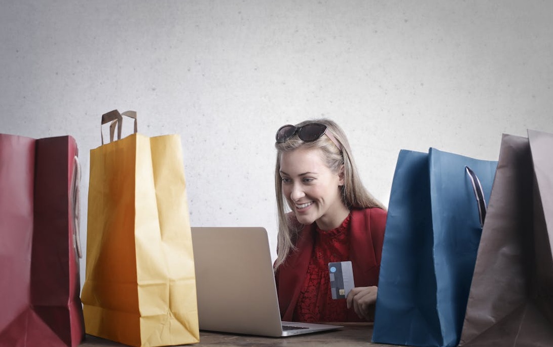 购买Facebook帖子点赞后,创作者专注于高质量内容创作