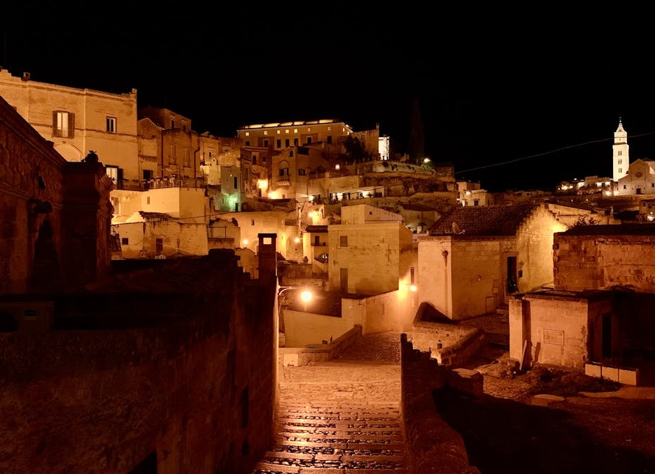 代表高质量Facebook浏览量的多元化真实用户个人资料