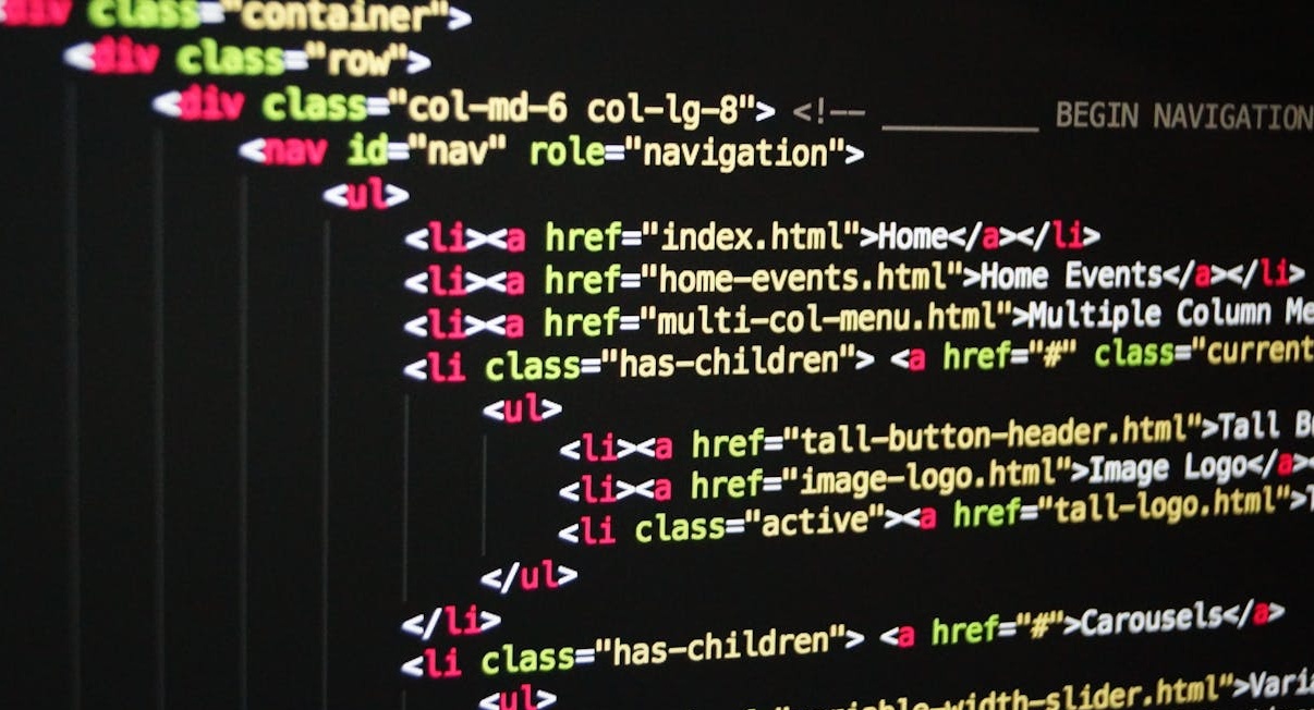 一个放大的YouTube订阅按钮，象征着增加粉丝的重要性