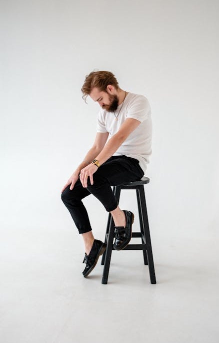 成功的YouTube增长策略结合了买粉丝、内容创作和社区互动等多个方面