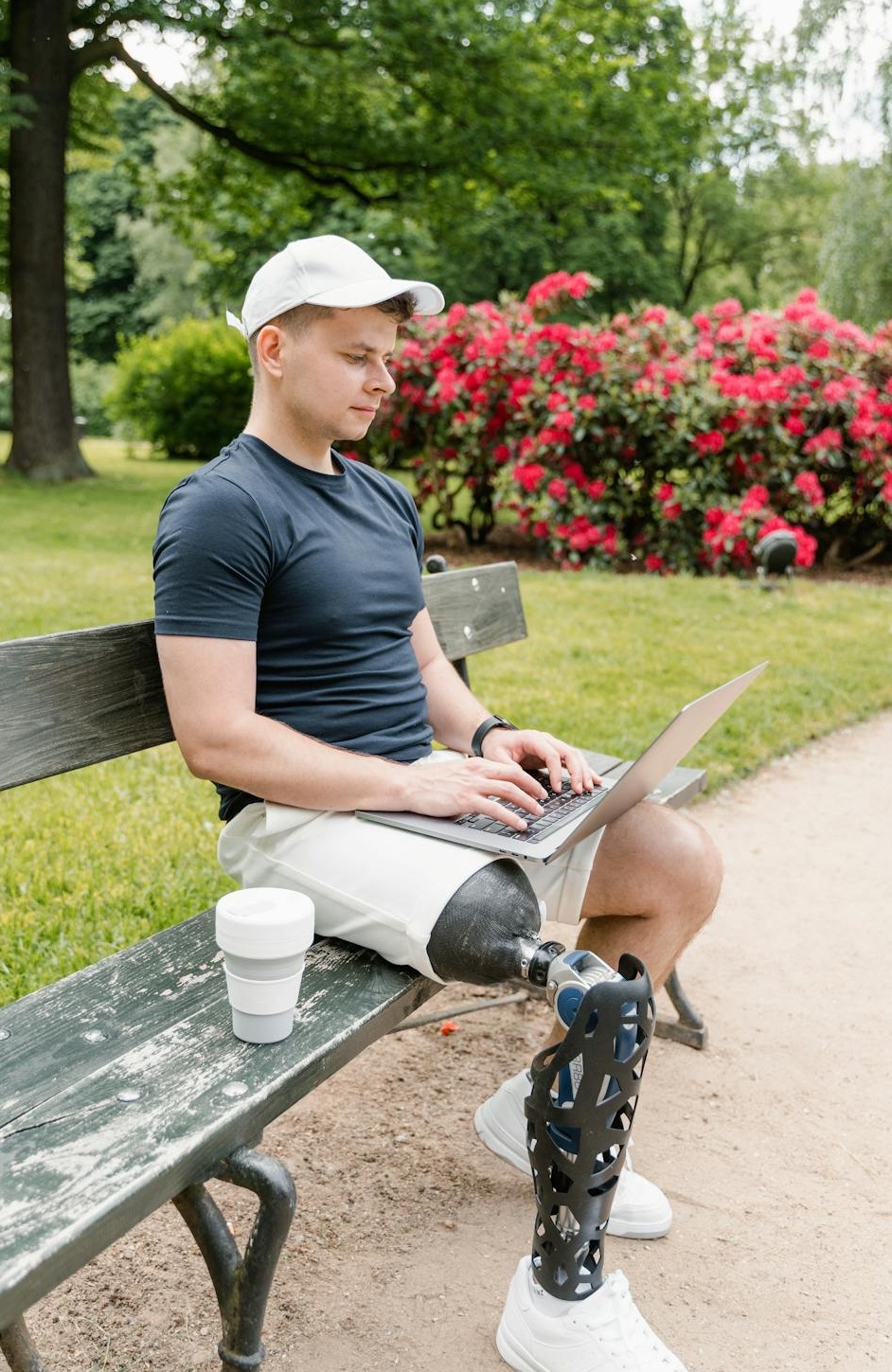 YouTube数据分析仪表盘，展示增长趋势