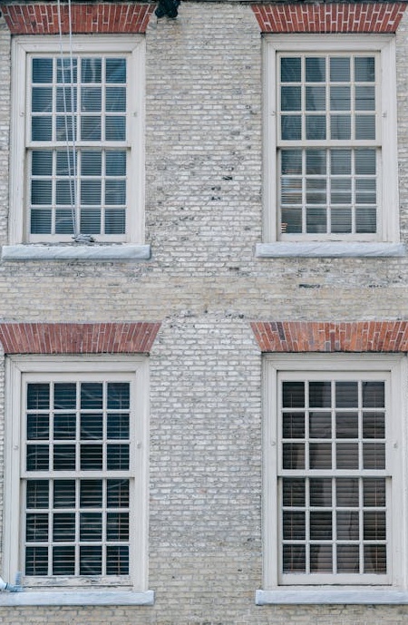 展示TikTok视频高点赞量高互动的手机界面