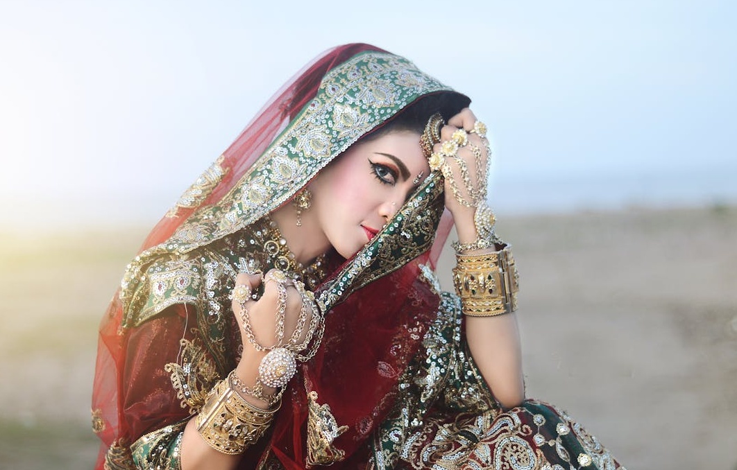 一部手机上展示了活跃的Instagram评论区