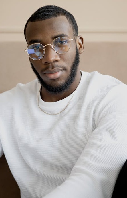 通过策略性的脸书刷点赞实现算法推荐的雪球效应