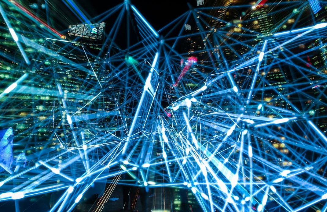 代表社交网络增长和雪球效应的抽象技术图像