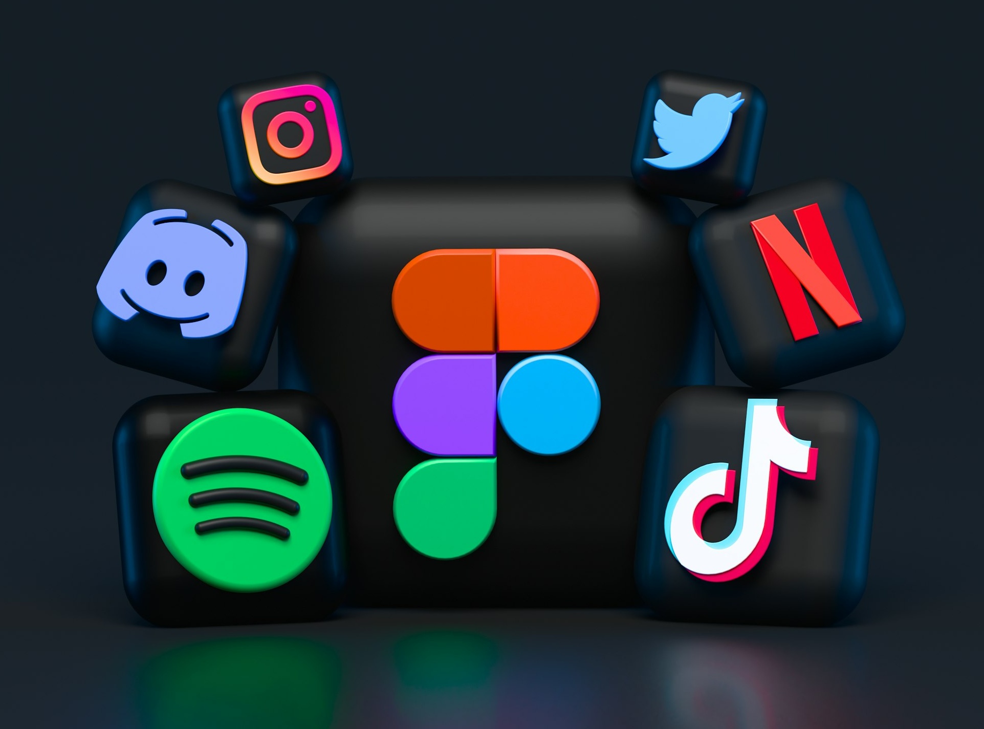 展示TikTok For You Page的手机界面