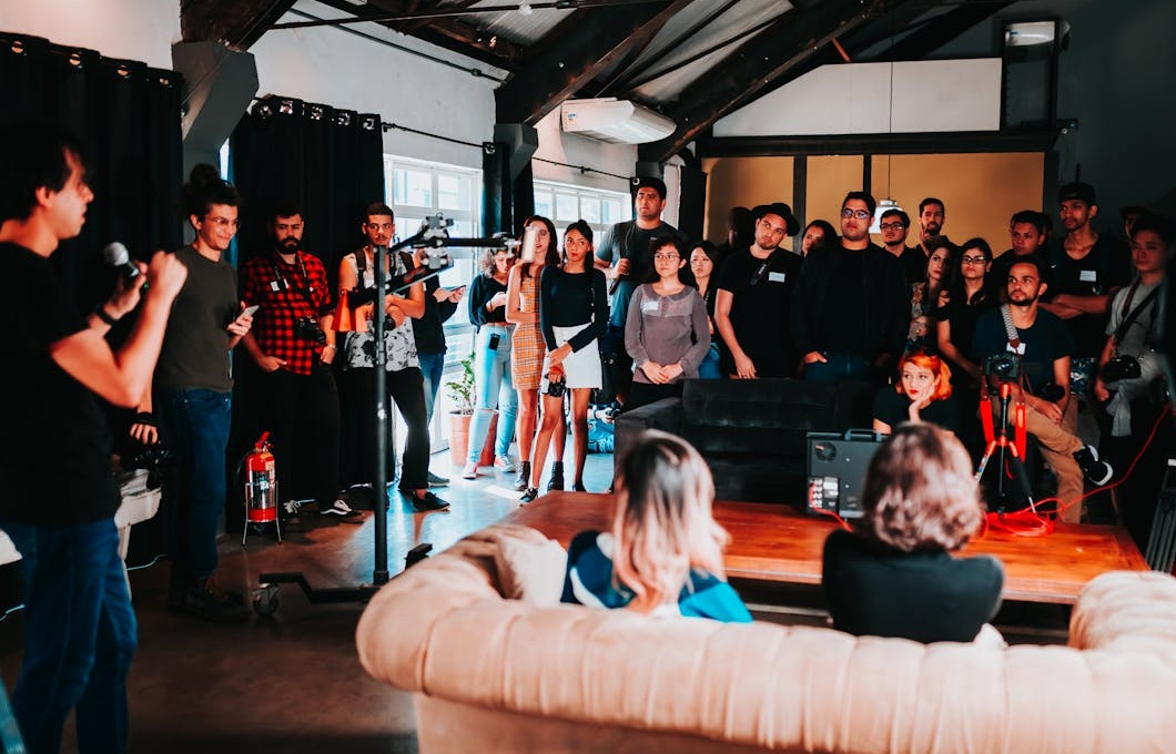 人们因为社交证明而聚集