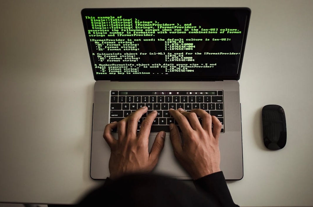 一个代表社交网络和用户连接的抽象图,展示了粉丝网络的扩张