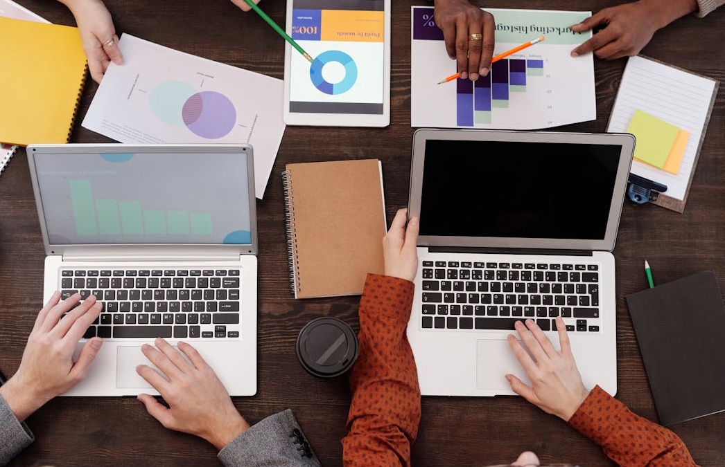 专业的YouTube营销团队正在规划增长策略