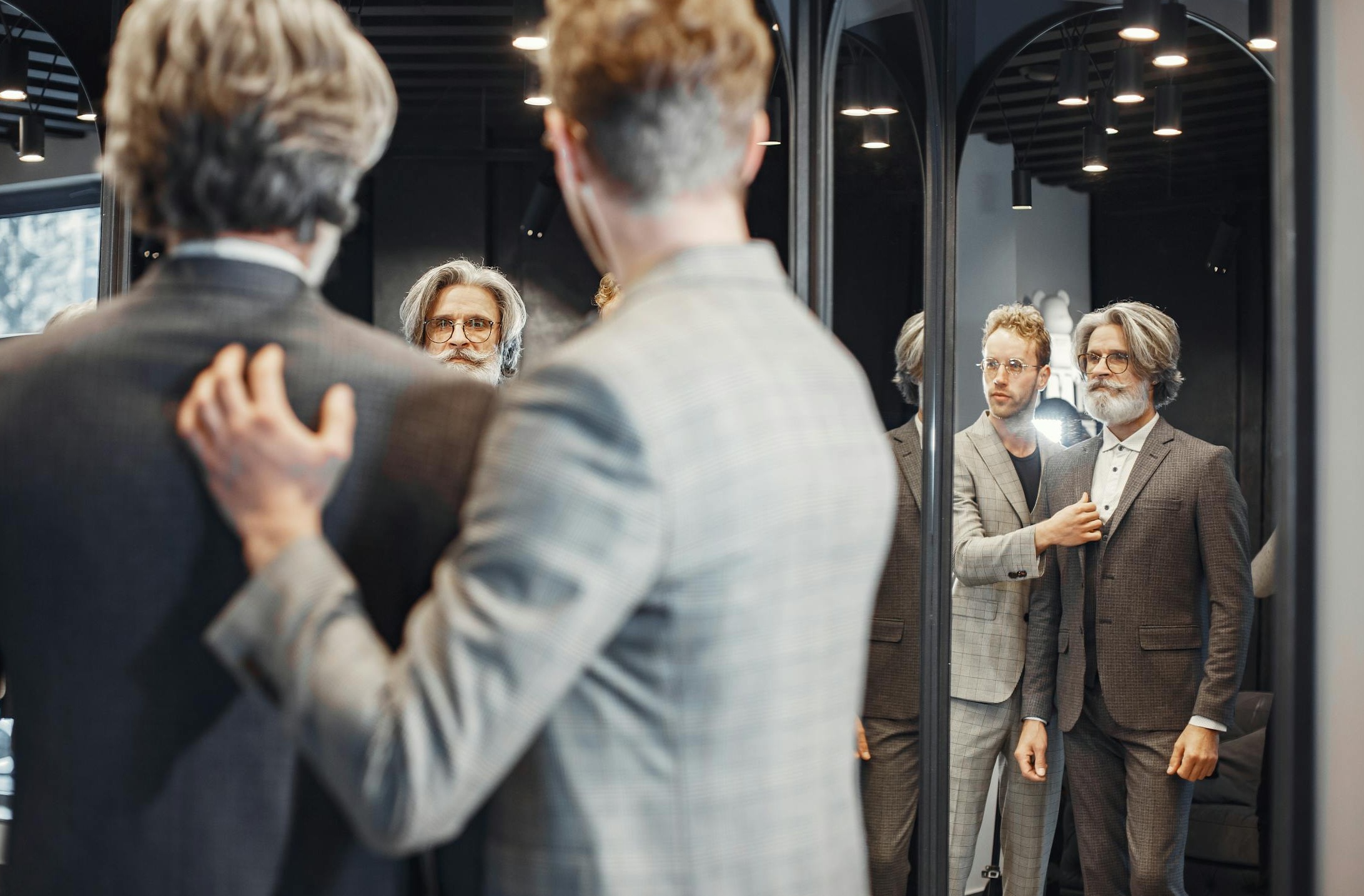 AI机器人与人在社交媒体内容创作中互动