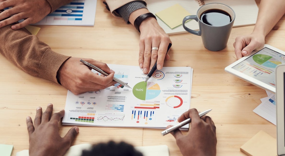 将Facebook刷粉丝融入整体营销策略的流程图