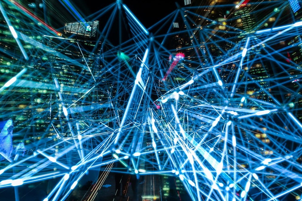 代表YouTube复杂推荐算法的数据网络可视化图像