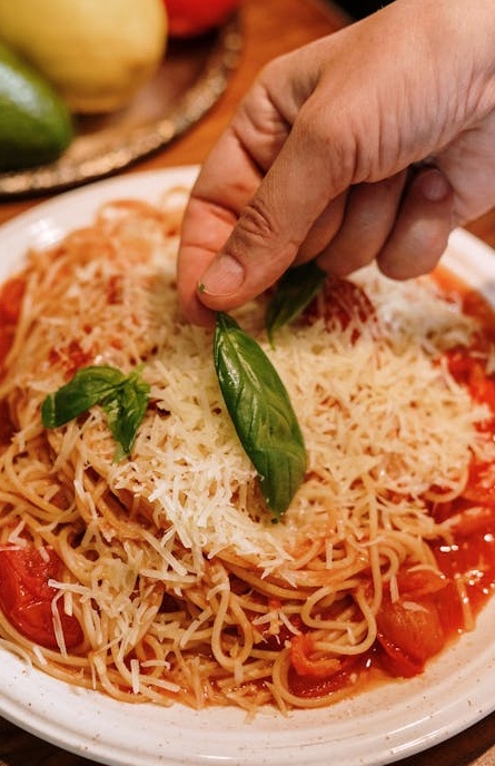 2025年用户在手机上浏览Instagram的动态内容