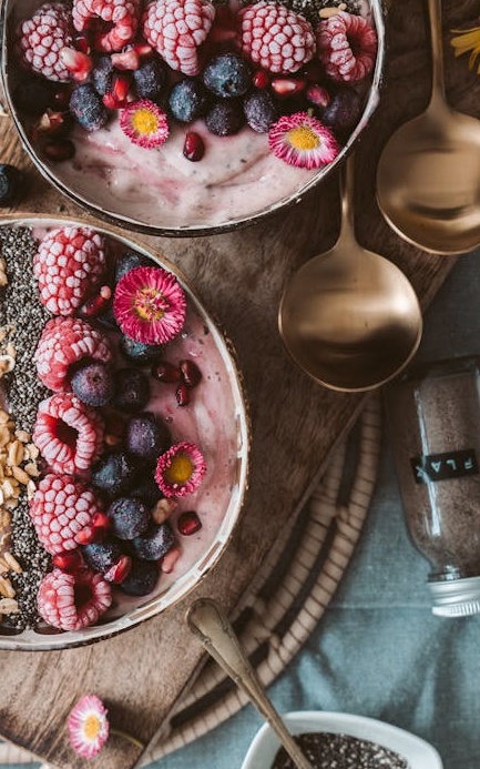 用户在手机上观看Instagram Reels视频