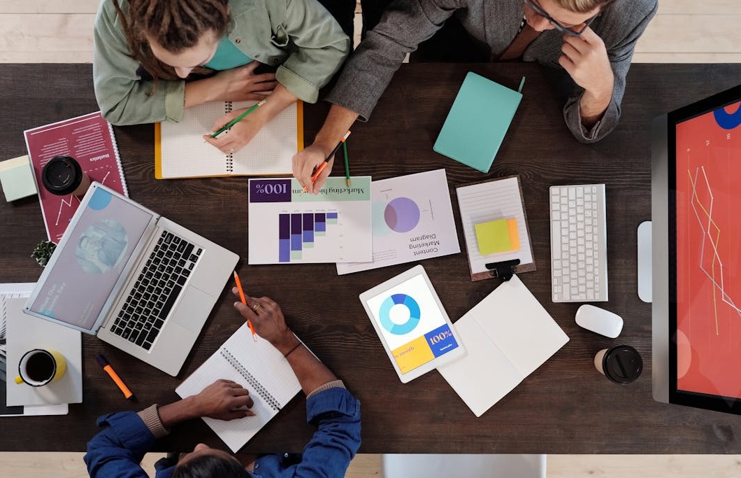 Facebook群组成员数量呈指数级增长的图表