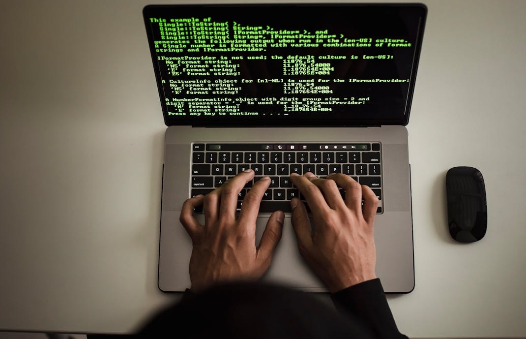 一张显示社交媒体增长趋势的图表,箭头向上攀升