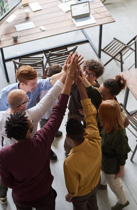 营销专家正在分析脸书粉丝专页数据，以制定增长策略