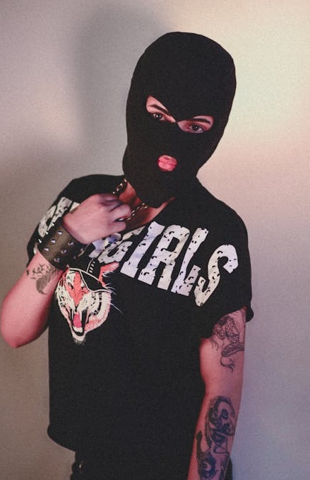 Telegram界面展示其在全球通讯与内容发布中的核心地位，凸显作品浏览量的重要性