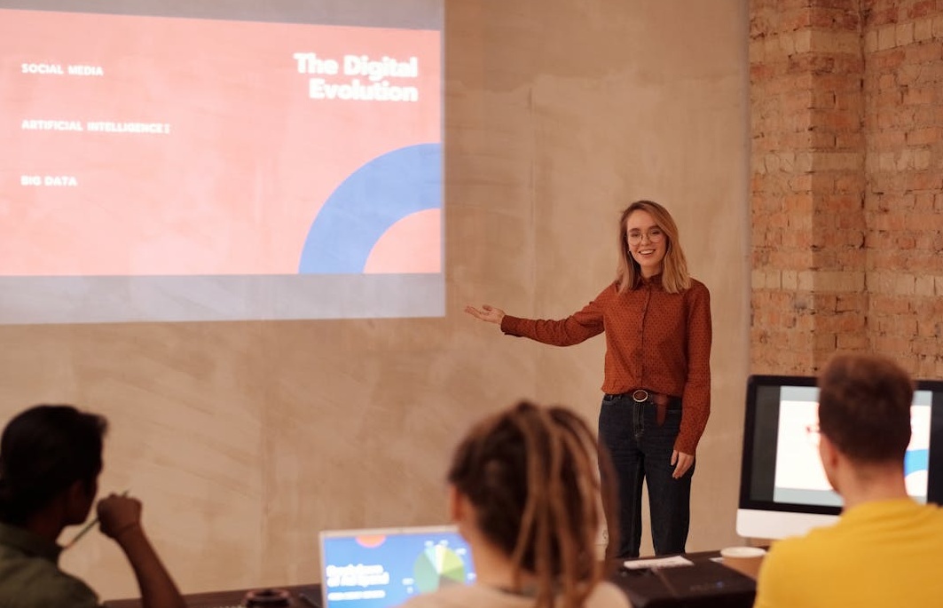 展示社交媒体增长和影响力的图表