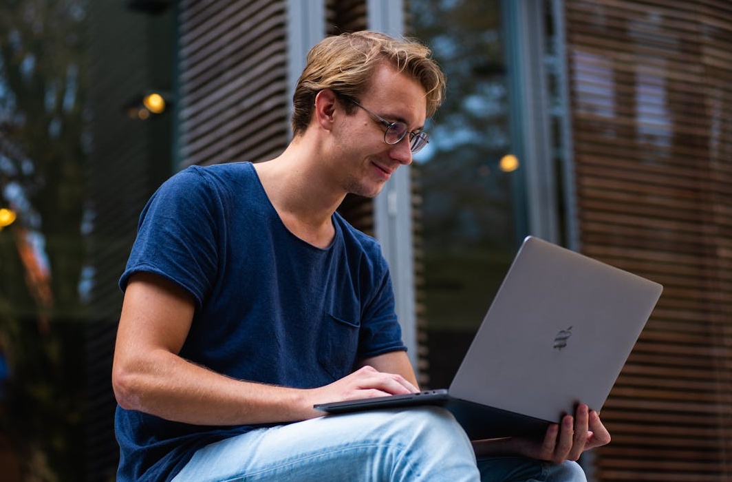 一群人共同协作制定营销策略