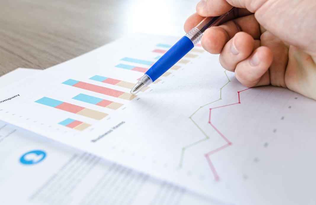 复杂的网络图,代表YouTube算法的精密运作