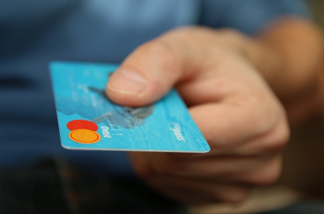 用户在选择安全可靠的Instagram点赞服务进行支付