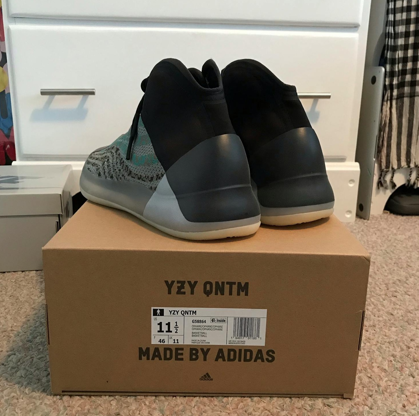 象征增长的向上箭头与图表