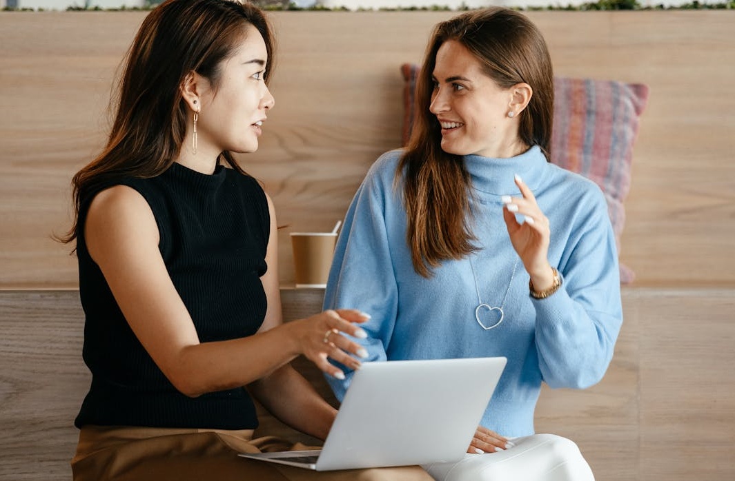 通过优质内容和互动建立推特社群