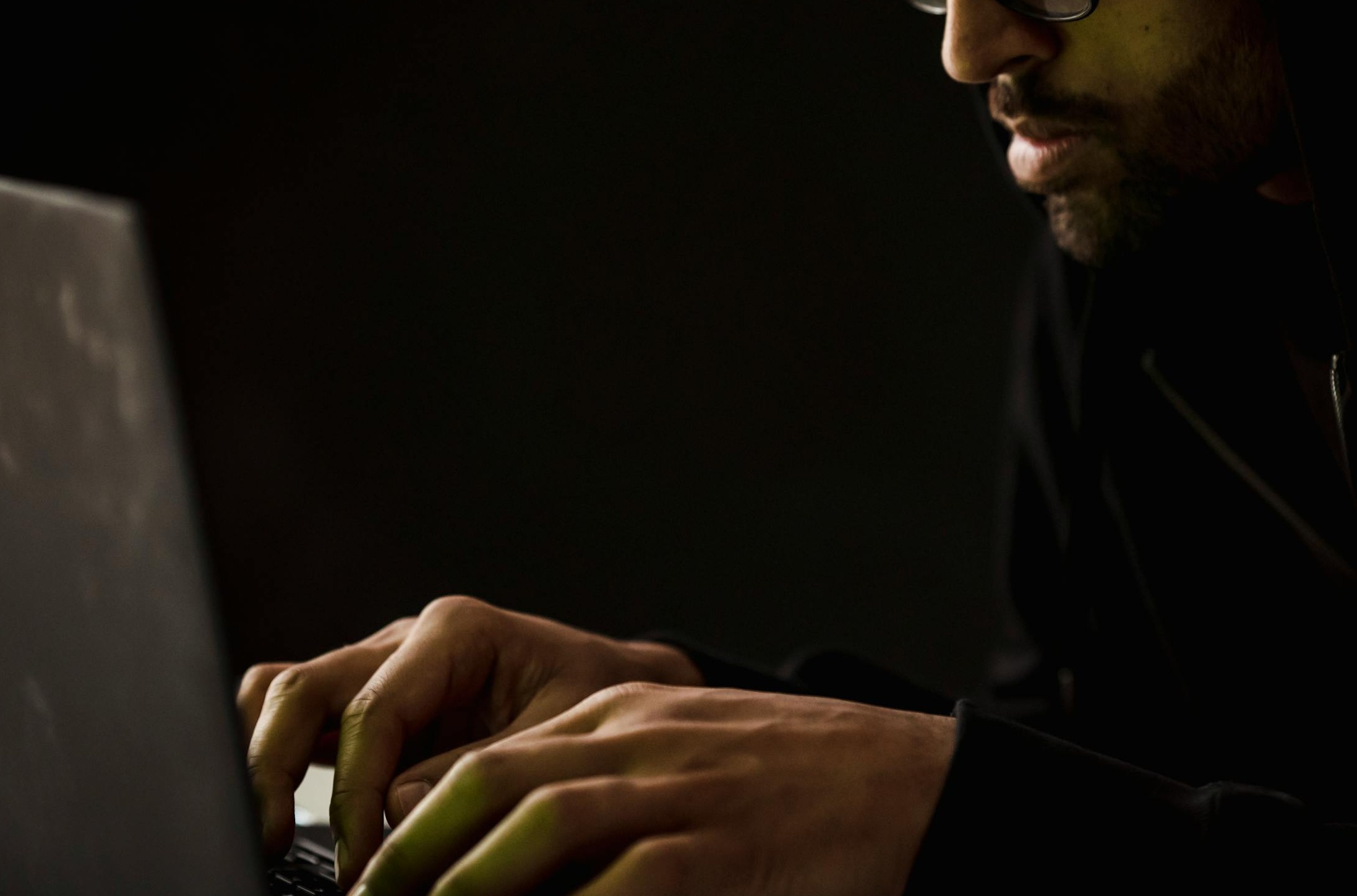 社交媒体内容浏览量呈积极增长趋势的图表